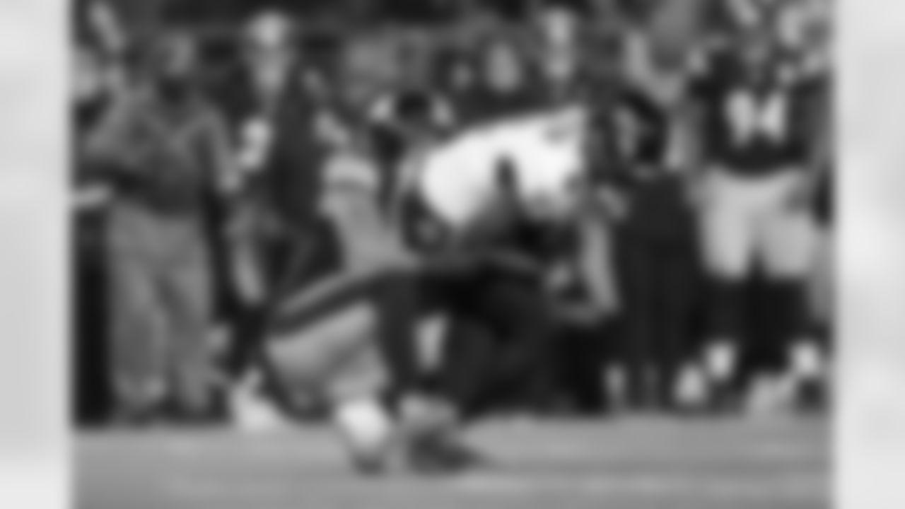 Pittsburgh Steelers linebacker Nick Herbig (51) sacks Baltimore Ravens quarterback Lamar Jackson (8) during a regular season game, Sunday, Jan. 4, 2026 in Pittsburgh, PA. The Steelers defeated the Ravens 26-24. (Jared Wickerham / Pittsburgh Steelers)