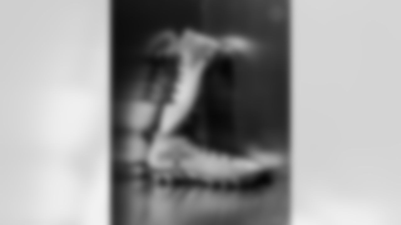 Pittsburgh Steelers linebacker Jack Sawyer (33) will showcase his custom cleats supporting JBS Strong during Week 13. (Alysa Rubin / Pittsburgh Steelers)