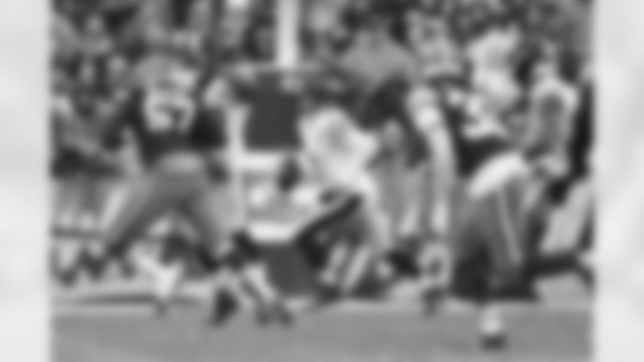 Pittsburgh Steelers tight end Darnell Washington (80) and Pittsburgh Steelers quarterback Aaron Rodgers (8) during a regular season game between the Pittsburgh Steelers and the Cleveland Browns, Sunday, Dec. 28, 2025 in Cleveland, OH. (Karl Roser / Pittsburgh Steelers)