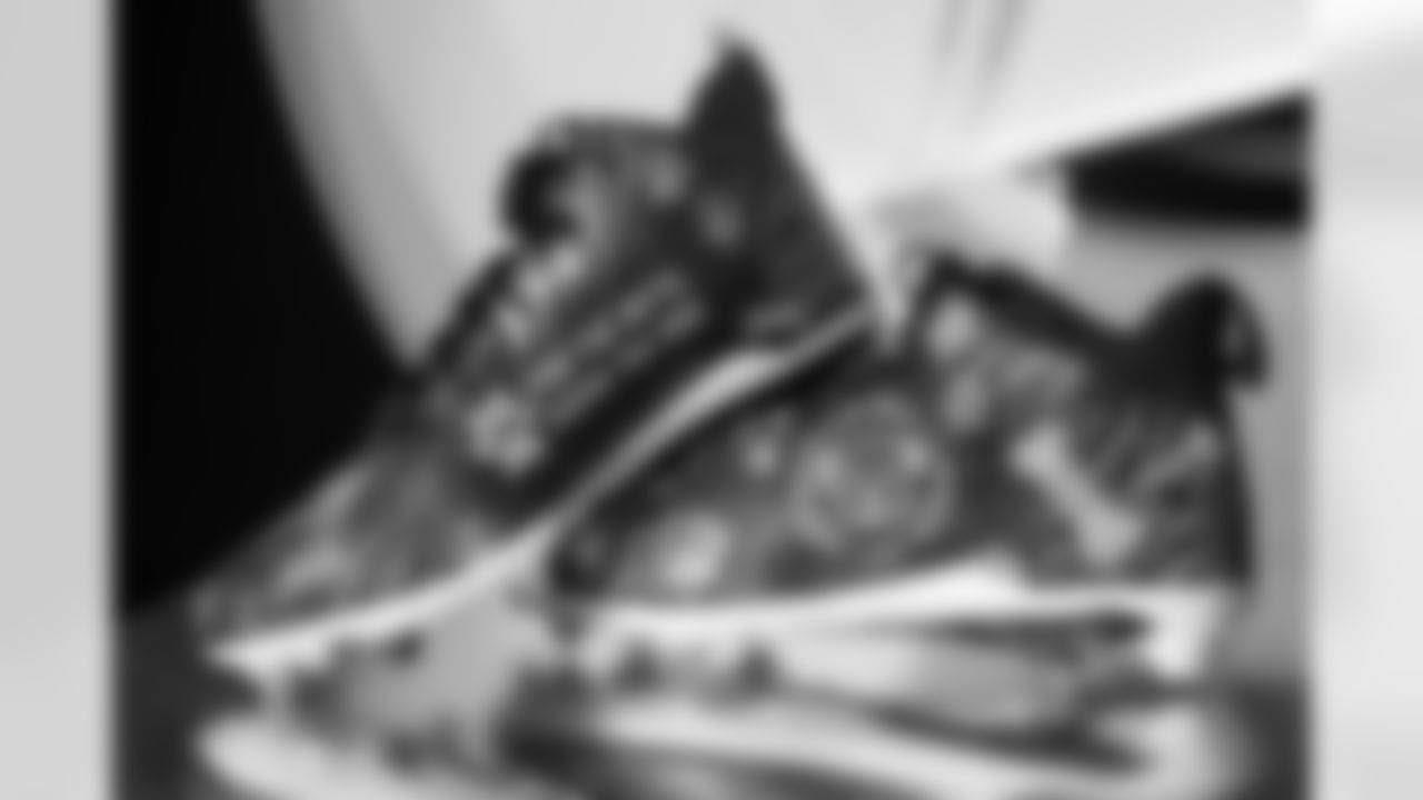 Pittsburgh Steelers offensive lineman Steven Jones (79) will showcase his custom cleats supporting Hello Bully during Week 13. (Alysa Rubin / Pittsburgh Steelers)