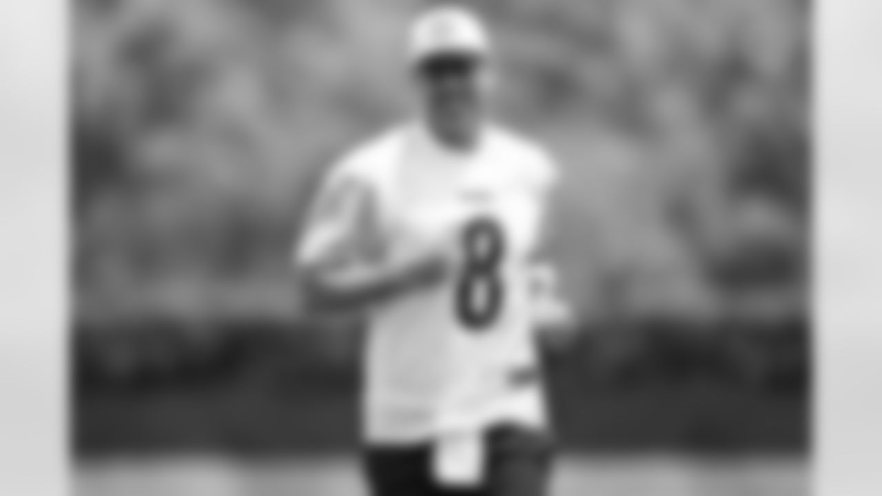 Pittsburgh Steelers quarterback Aaron Rodgers (8) practices at the UPMC Rooney Sports Complex during the 2025 minicamp, Tuesday June 10, 2025. (Alysa Rubin / Pittsburgh Steelers)