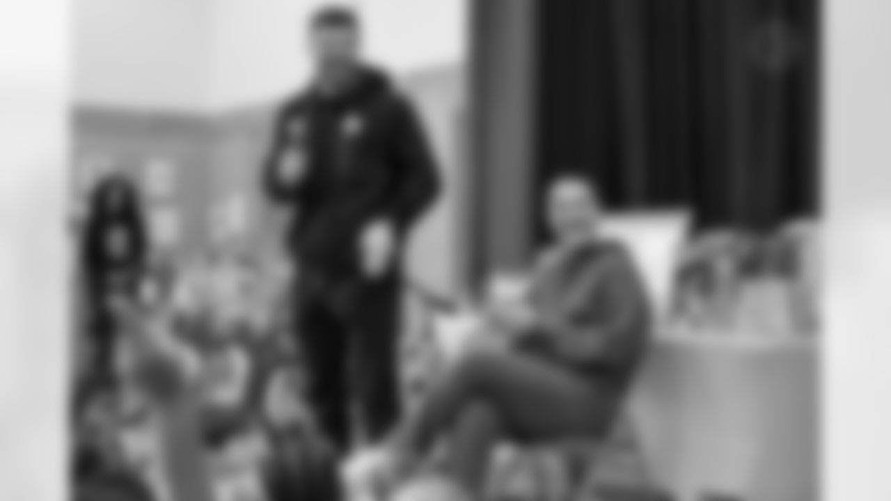 Pittsburgh Steelers long snapper Christian Kuntz (46), Kuntz4Ki6s and Toys for Tikes gave out toys for the holidays to students at Pittsburgh Grandview Pre K-5 on Tuesday, Dec. 9, 2025 in Pittsburgh, PA. (Alysa Rubin / Pittsburgh Steelers)