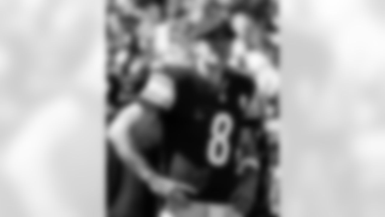 Pittsburgh Steelers quarterback Aaron Rodgers (8) looks on prior to a regular season game against the Seattle Seahawks, Sunday, Sept. 14, 2025 in Pittsburgh, PA. The Seahawks beat the Steelers 31-17. (Alysa Rubin / Pittsburgh Steelers)