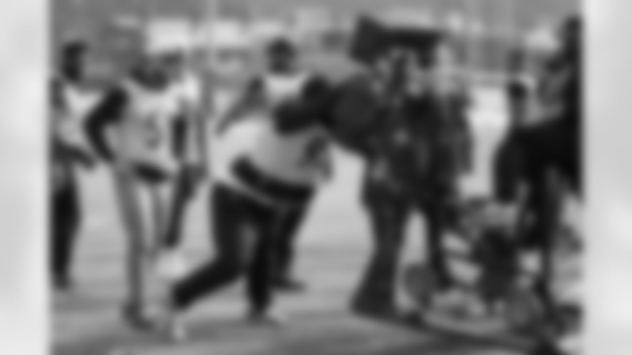 Pittsburgh Steelers defensive tackle Esezi Otomewo (93) during practice at the UPMC Rooney Sports Complex preparing for a Week 17 matchup against the Cleveland Browns, Wednesday, Dec. 24, 2025 in Pittsburgh, PA. (Karl Roser / Pittsburgh Steelers)