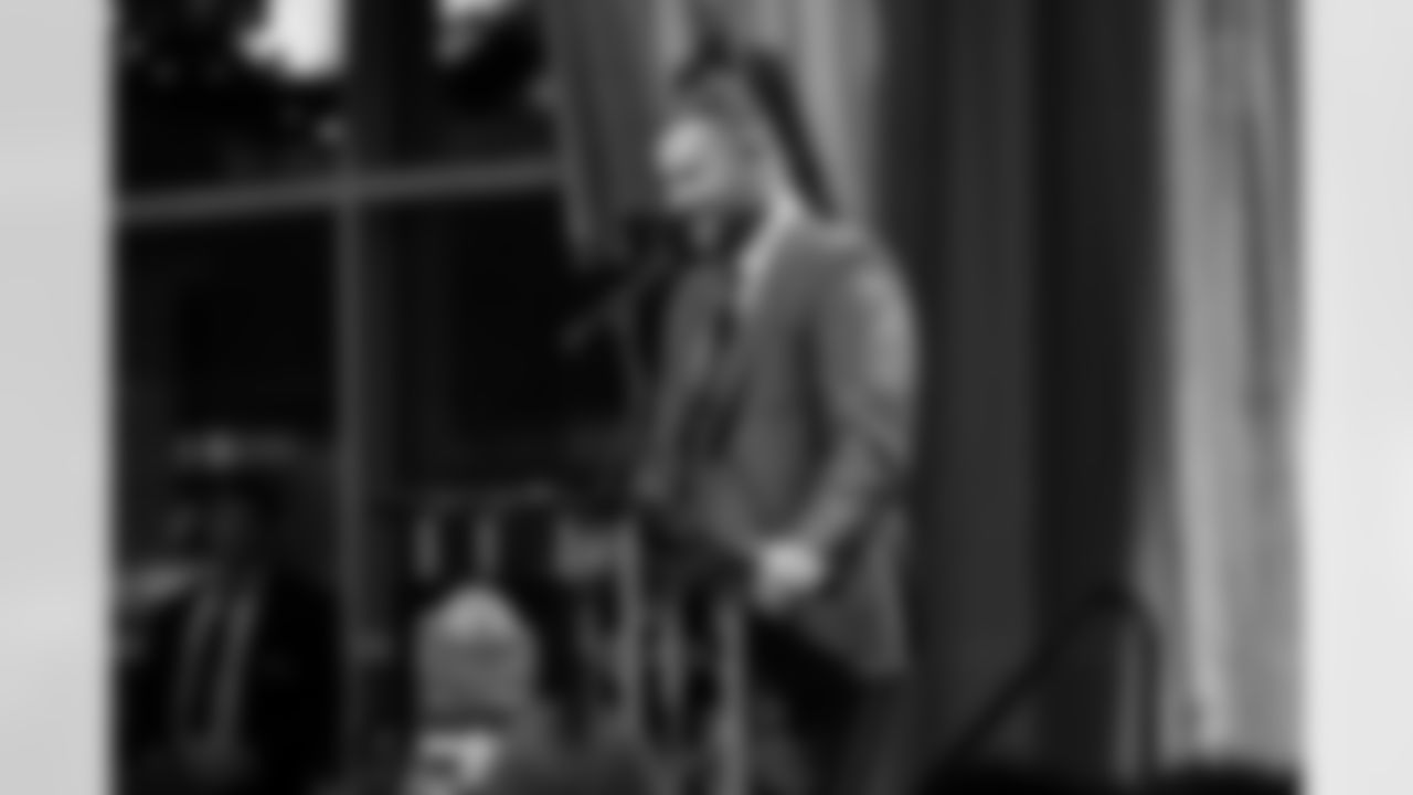 The Pittsburgh Steelers celebrate the 2025 Hall of Honor Class during the Hall of Honor Dinner Ceremony presented by U.S. Steel on Sunday, Dec. 14, 2025 in Pittsburgh, PA. (Alysa Rubin / Pittsburgh Steelers)