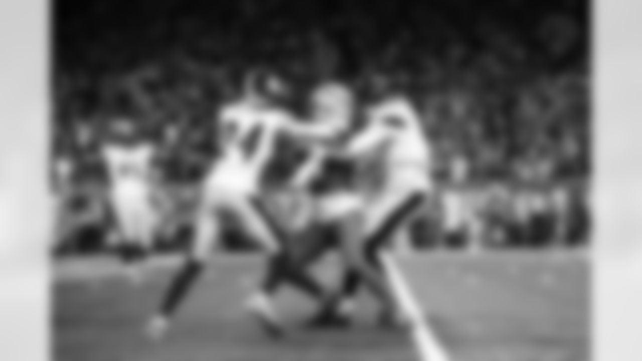 Pittsburgh Steelers cornerback Joey Porter Jr. (24) and Pittsburgh Steelers cornerback Jalen Ramsey (5) during a regular season game between the Pittsburgh Steelers and the Detroit Lions, Sunday, Dec. 21, 2025 in Detroit, MI. (Alysa Rubin / Pittsburgh Steelers)