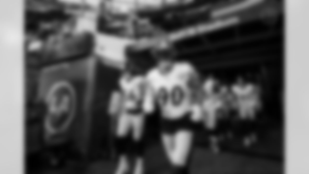 Pittsburgh Steelers linebacker Alex Highsmith (56) and linebacker T.J. Watt (90) take the field prior to a regular season game against the Los Angeles Chargers, Sunday, Nov. 9, 2025 in Inglewood, CA. The Chargers beat the Steelers 25-10. (Alysa Rubin / Pittsburgh Steelers)