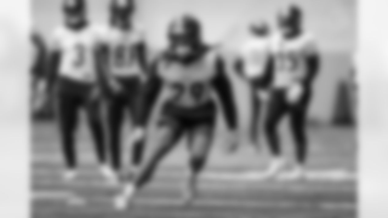 Pittsburgh Steelers safety Kyle Dugger (29) during practice at the UPMC Rooney Sports Complex preparing for a Week 17 matchup against the Cleveland Browns, Friday, Dec. 26, 2025 in Pittsburgh, PA. (Karl Roser / Pittsburgh Steelers)