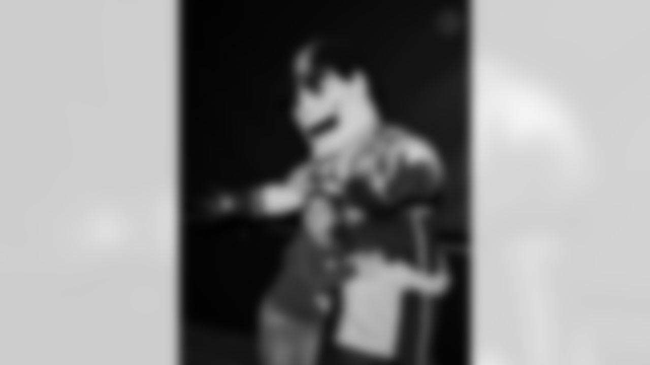 The Pittsburgh Steelers partnered with Convoy of Hope to give back to multiple community organizations in the Pittsburgh area on Tuesday, Dec. 9, 2025 in Pittsburgh, PA. (Alysa Rubin / Pittsburgh Steelers)