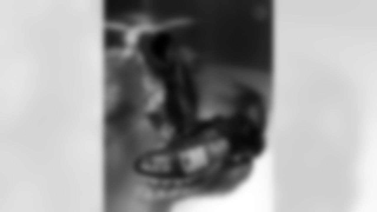 Pittsburgh Steelers linebacker Malik Harrison (50) will showcase his custom cleats supporting Cafe Momentum during Week 13. (Alysa Rubin / Pittsburgh Steelers)