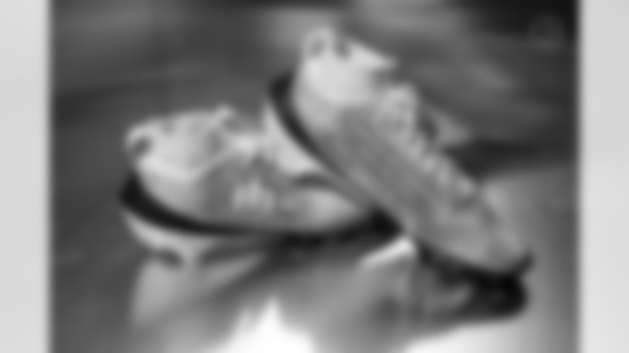 Pittsburgh Steelers quarterback Skylar Thompson (17) will showcase his custom cleats supporting the Sky's the Limit Foundation during Week 13. (Alysa Rubin / Pittsburgh Steelers)