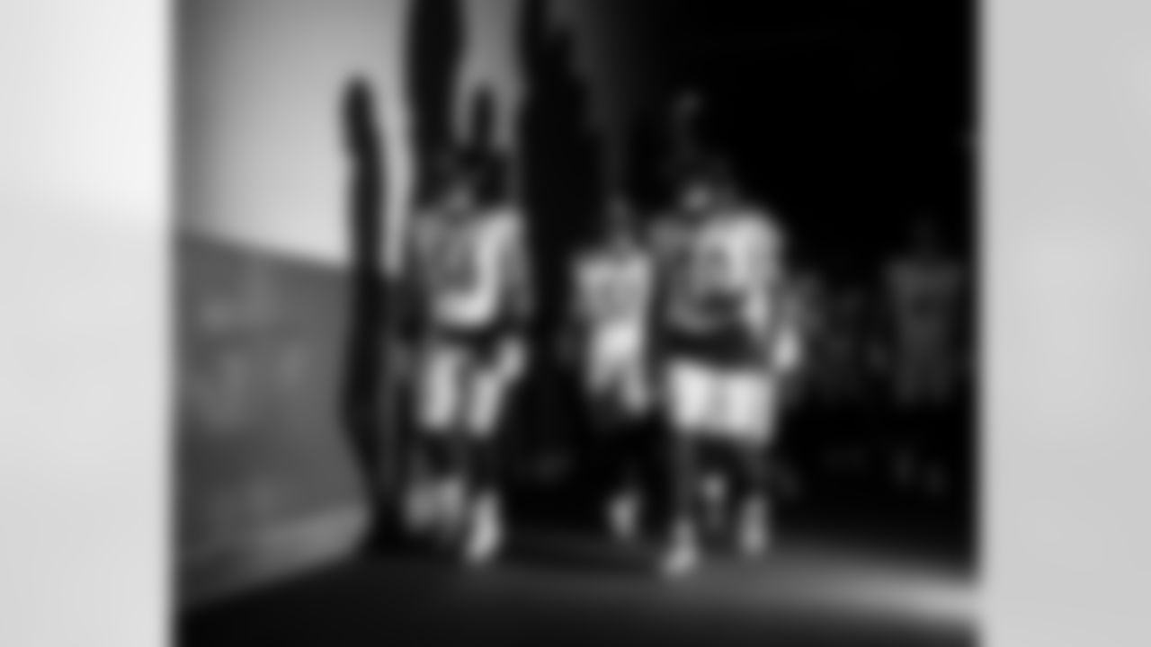 Pittsburgh Steelers linebacker Alex Highsmith (56), Pittsburgh Steelers linebacker Nick Herbig (51), and Pittsburgh Steelers linebacker T.J. Watt (90) prior to a regular season game between the Pittsburgh Steelers and the Los Angeles Chargers, Sunday, Nov. 9, 2025 in Inglewood, CA. The Chargers beat the Steelers 25-10. (Karl Roser / Pittsburgh Steelers)