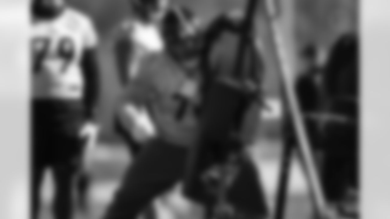 Pittsburgh Steelers offensive tackle Troy Fautanu (76) during practice at the UPMC Rooney Sports Complex preparing for a Week 10 matchup against the Los Angeles Chargers, Thursday, Nov. 6, 2025 in Pittsburgh, PA. (Alysa Rubin / Pittsburgh Steelers)