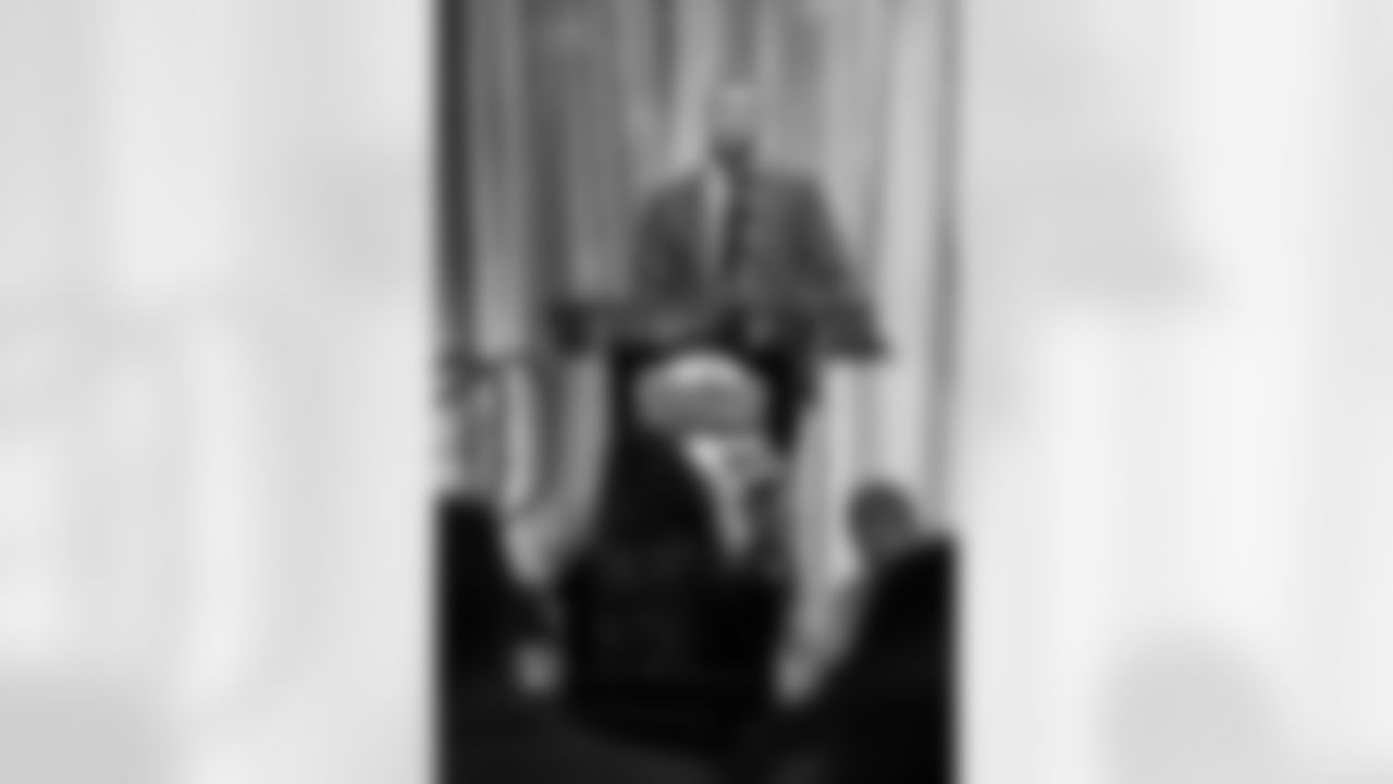 The Pittsburgh Steelers celebrate the 2025 Hall of Honor Class during the Hall of Honor Dinner Ceremony presented by U.S. Steel on Sunday, Dec. 14, 2025 in Pittsburgh, PA. (Alysa Rubin / Pittsburgh Steelers)