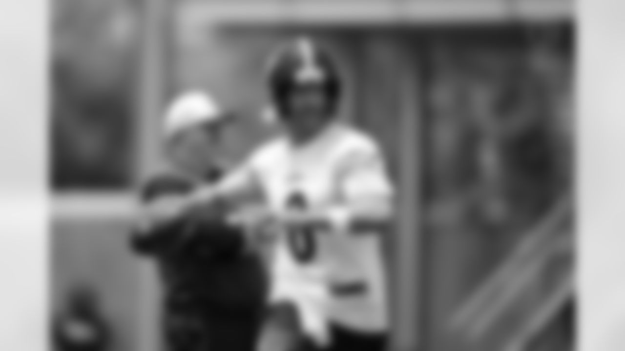 Pittsburgh Steelers quarterback Aaron Rodgers (8) practices at the UPMC Rooney Sports Complex during the 2025 minicamp, Tuesday June 10, 2025. (Karl Roser / Pittsburgh Steelers)
