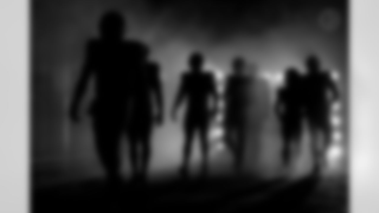 The Pittsburgh Steelers take the field prior to a regular season game against the Miami Dolphins, Monday, Dec. 15, 2025 in Pittsburgh, PA. The Steelers defeated the Dolphins 28-15. (Alysa Rubin / Pittsburgh Steelers)