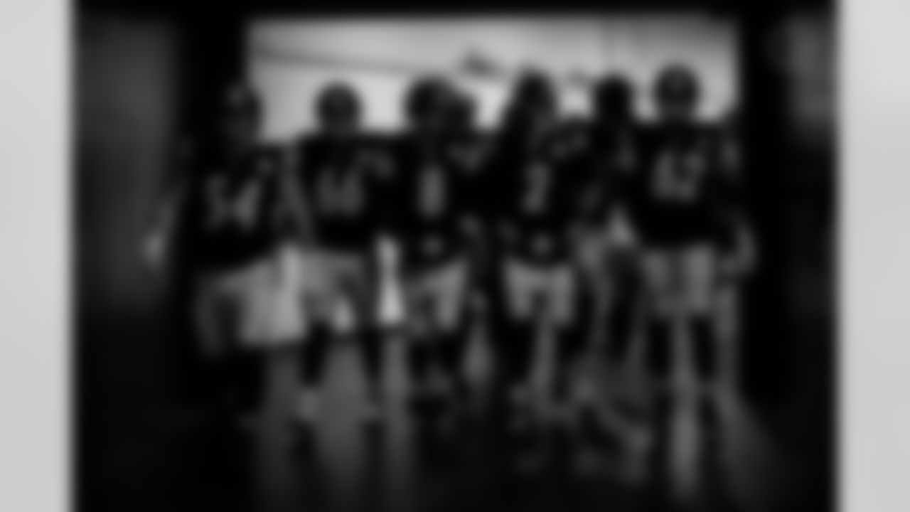 The Pittsburgh Steelers quarterbacks, centers and tight ends take the field prior to a regular season game against the Cincinnati Bengals, Sunday, Nov. 16, 2025 in Pittsburgh, PA. The Steelers defeated the Bengals 34-12. (Alysa Rubin / Pittsburgh Steelers)