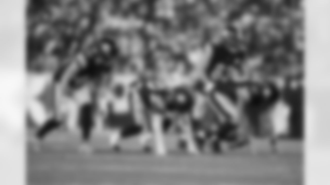 Pittsburgh Steelers linebacker Carson Bruener (44),  safety Jabrill Peppers (40), and linebacker Malik Harrison (50) during a regular season game between the Pittsburgh Steelers and the Baltimore Ravens, Sunday, Jan. 4, 2026 in Pittsburgh, PA.  (Karl Roser / Pittsburgh Steelers)