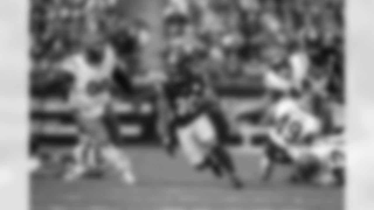 Pittsburgh Steelers running back Jaylen Warren (30) during a regular season game between the Pittsburgh Steelers and the Cincinnati Bengals, Sunday, Nov. 16, 2025 in Pittsburgh, PA. The Steelers defeated the Bengals 34-12. (Karl Roser / Pittsburgh Steelers)