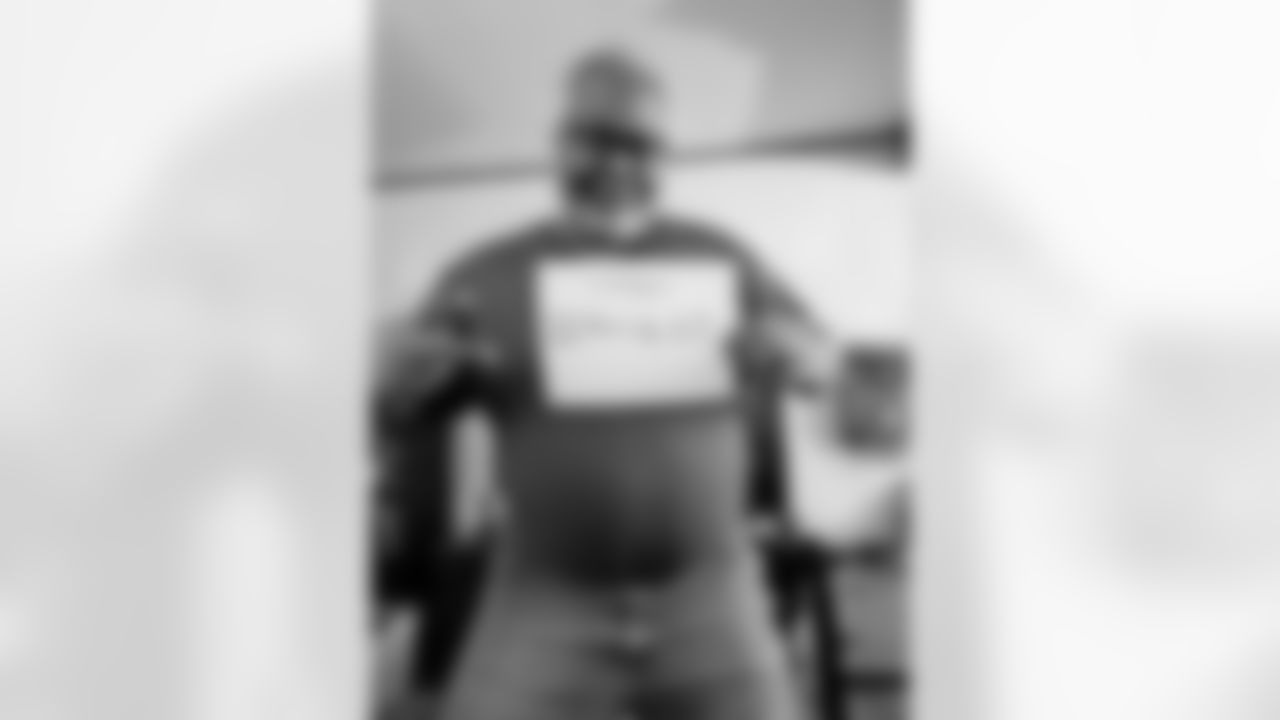 SNUTraditions_HereWeGoSigns_Jan112024147PM_Gray_Johnny_97494590_inbound1306419954914433723.jpg_97494590_inbound1306419954914433723