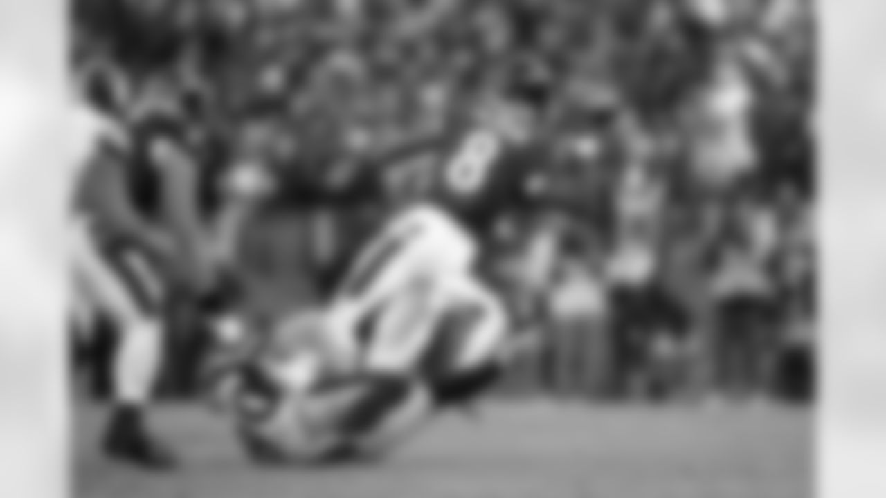 Pittsburgh Steelers linebacker T.J. Watt (90) during a regular season game between the Pittsburgh Steelers and the Baltimore Ravens, Sunday, Dec. 7, 2025 in Baltimore, MD. The Steelers defeated the Ravens 27-22. (Karl Roser / Pittsburgh Steelers)