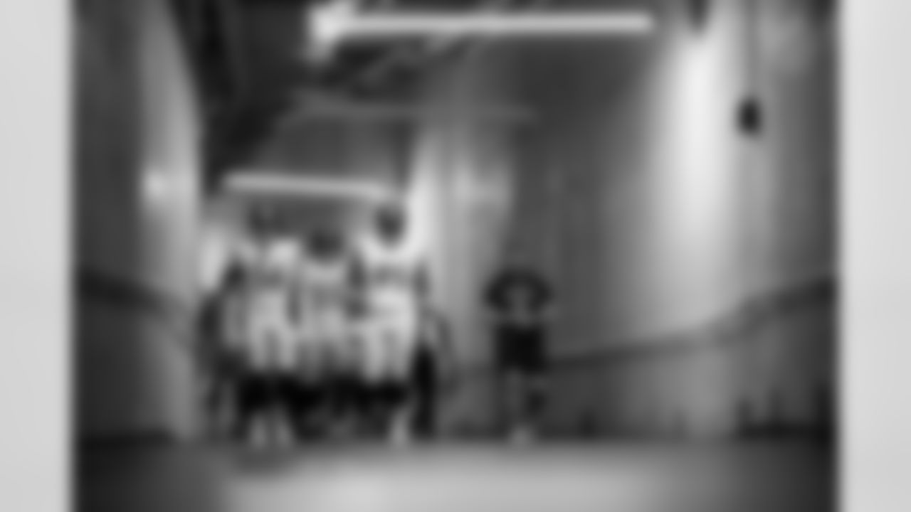 Pittsburgh Steelers linebacker Alex Highsmith (56), Pittsburgh Steelers linebacker Cole Holcomb (55), and Pittsburgh Steelers defensive tackle Keeanu Benton (95) prior to a regular season game between the Pittsburgh Steelers and the Detroit Lions, Sunday, Dec. 21, 2025 in Detroit, MI. The Steelers defeated the Lions 29-24. (Karl Roser / Pittsburgh Steelers)