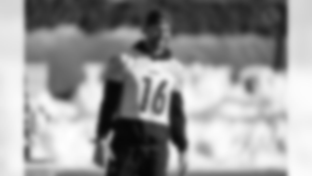 Pittsburgh Steelers wide receiver Adam Thielen (16) during practice at the UPMC Rooney Sports Complex preparing for a Week 16 matchup against the Detroit Lions, Wednesday, Dec. 17, 2025 in Pittsburgh, PA. (Karl Roser / Pittsburgh Steelers)