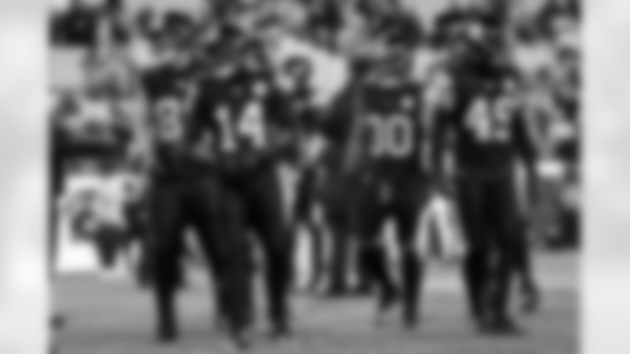 Pittsburgh Steelers running back Kenneth Gainwell (14), tight end Pat Freiermuth (88), Pittsburgh Steelers running back Jaylen Warren (30), and defensive back Sebastian Castro (49) during a regular season game between the Pittsburgh Steelers and the Miami Dolphins, Monday, Dec. 15, 2025 in Pittsburgh, PA. (Alysa Rubin / Pittsburgh Steelers)