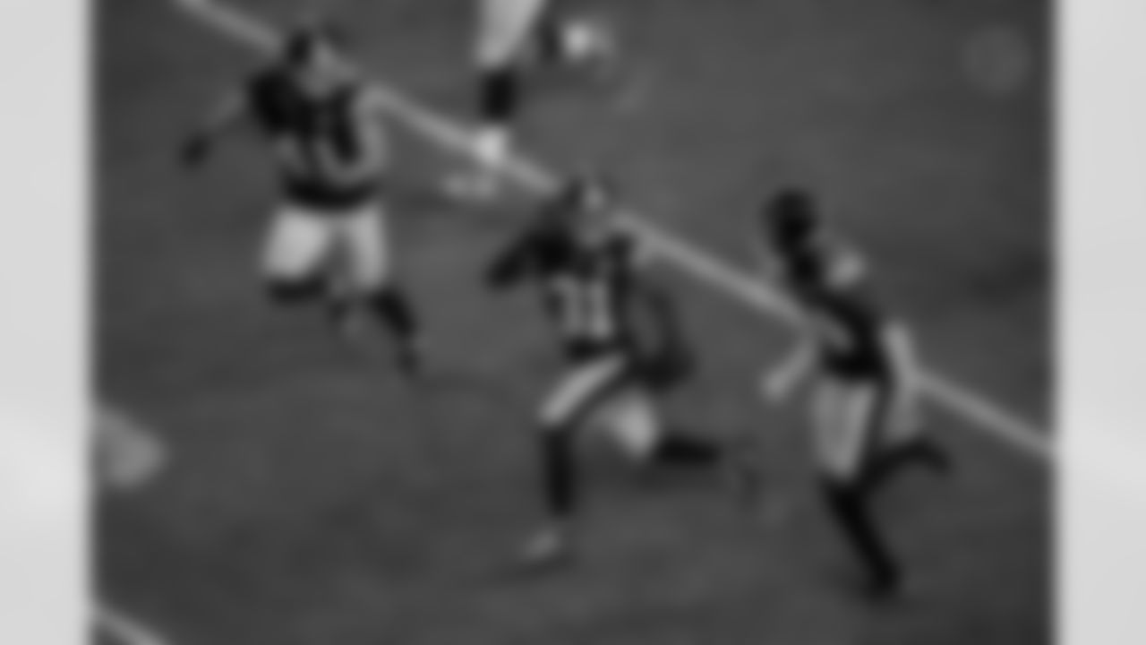 Pittsburgh Steelers cornerback Beanie Bishop Jr. (31) intercepts a play during a regular season game between the Pittsburgh Steelers and the New York Jets, Sunday, Oct. 20, 2024 in Pittsburgh, PA. The Steelers defeated the Jets 37-15. (Taylor Ollason / Pittsburgh Steelers)