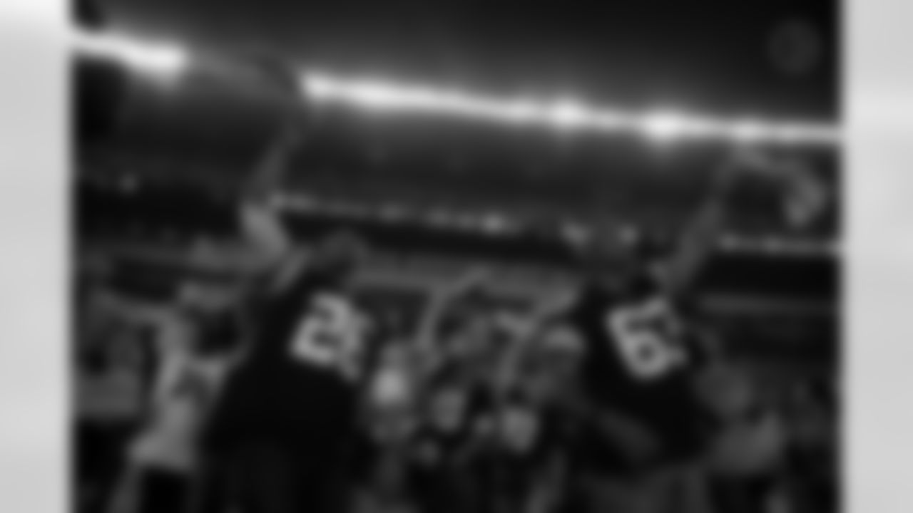 Rod Woodson and Dermontti Dawson led the Terrible Towel Twirl for the Steelers game against the Baltimore Ravens in 2018