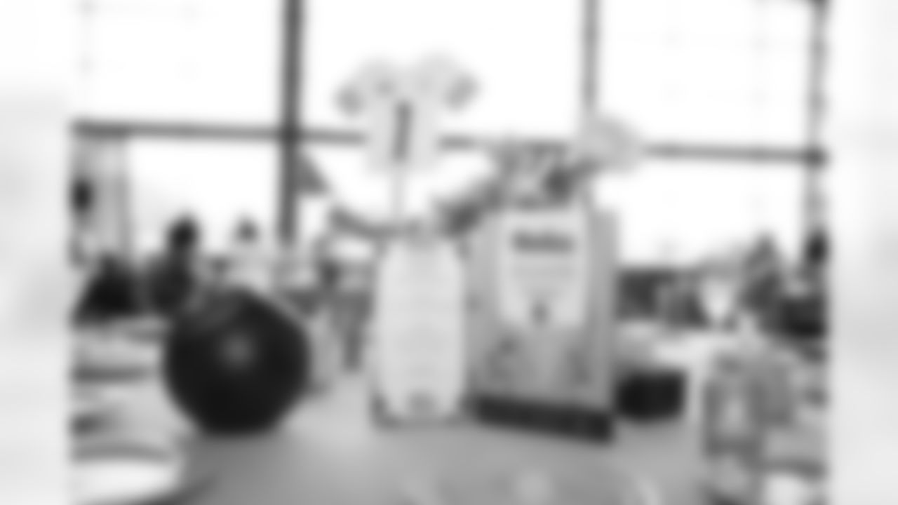 The Pittsburgh Steelers celebrated the 20th anniversary of Super Bowl XL during the Alumni Weekend Dinner at Acrisure Stadium benefitting the UPMC Sports Medicine Concussion Program, Saturday, Nov. 1, 2025 in Pittsburgh, PA. (Alysa Rubin / Pittsburgh Steelers)