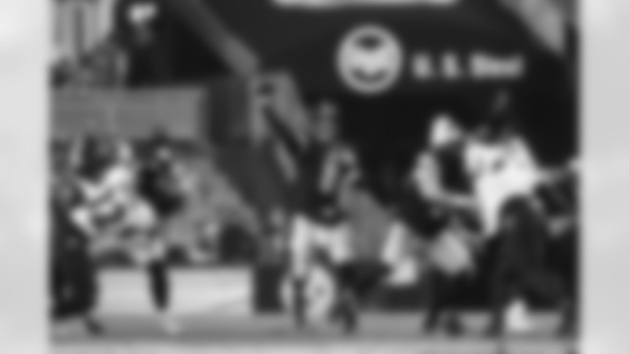 Pittsburgh Steelers quarterback Aaron Rodgers (8) during a regular season game between the Pittsburgh Steelers and the Baltimore Ravens, Sunday, Jan. 4, 2026 in Pittsburgh, PA.  (Jared Wickerham / Pittsburgh Steelers)