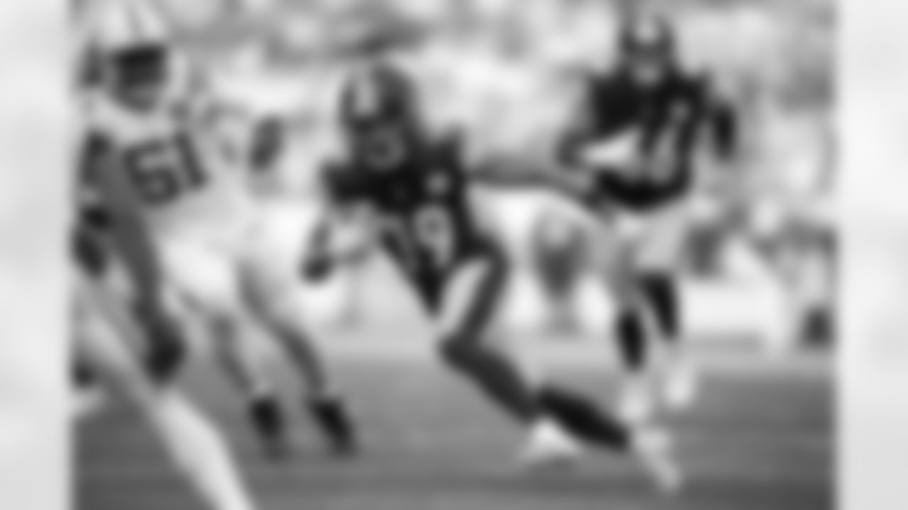 Pittsburgh Steelers wide receiver Calvin Austin III (19) runs the ball during a regular season game between the Pittsburgh Steelers and the Indianapolis Colts, Sunday, Nov. 2, 2025 in Pittsburgh, PA. The Steelers defeated the Colts 27-20. (Karl Roser / Pittsburgh Steelers)