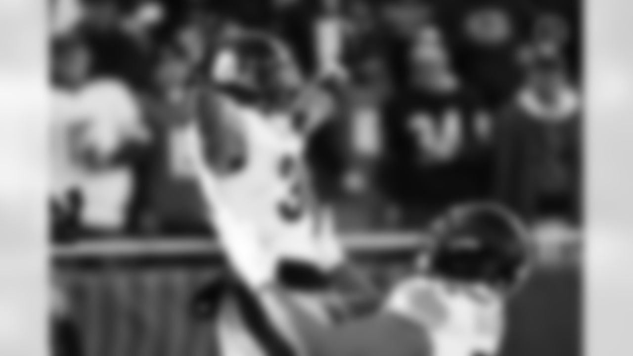 Pittsburgh Steelers running back Jaylen Warren (30) and Pittsburgh Steelers offensive tackle Troy Fautanu (76) during a regular season game between the Pittsburgh Steelers and the Chicago Bears, Sunday, Nov. 23, 2025 in Chicago, IL. (Nick Smith / Pittsburgh Steelers)