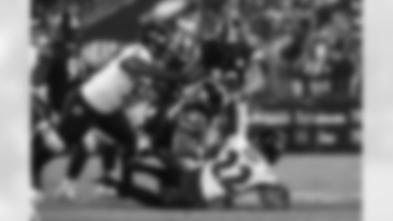 Pittsburgh Steelers defensive tackle Esezi Otomewo (93) and Pittsburgh Steelers linebacker Malik Harrison (50) during a regular season game between the Pittsburgh Steelers and the Baltimore Ravens, Sunday, Jan. 4, 2026 in Pittsburgh, PA.  (Jared Wickerham / Pittsburgh Steelers)