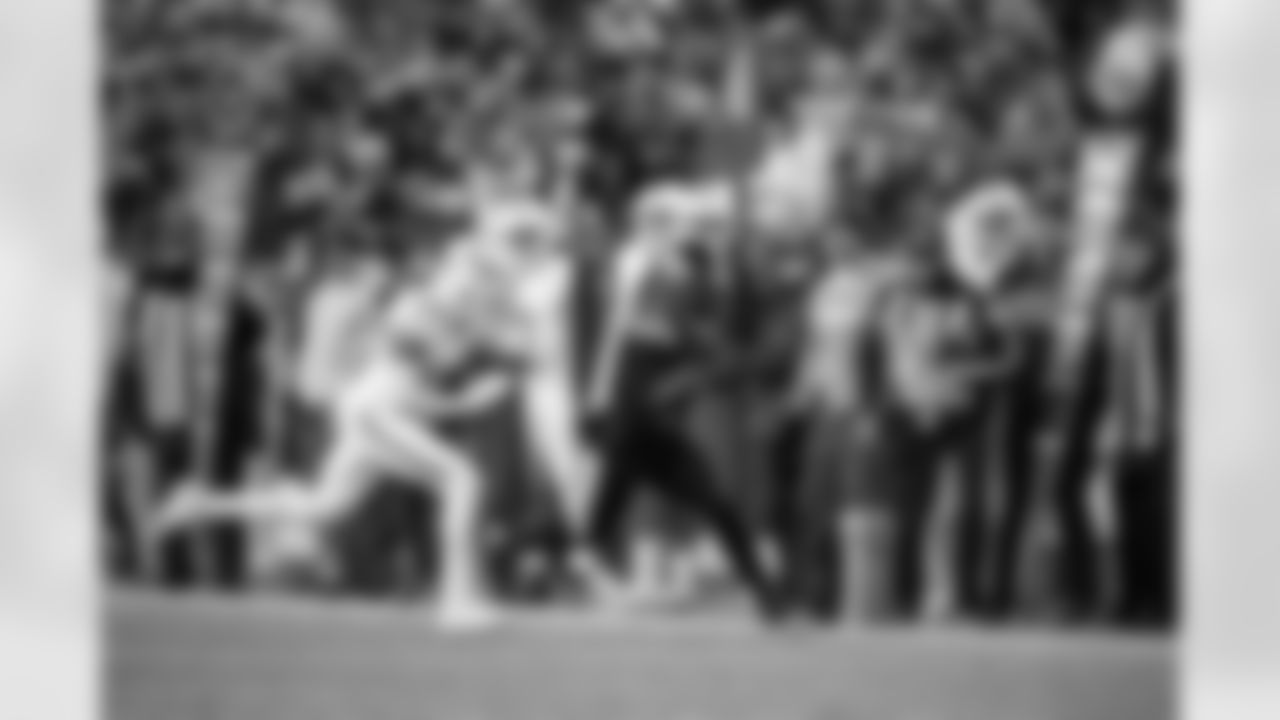 Pittsburgh Steelers running back Kenneth Gainwell (14) during a regular season game between the Pittsburgh Steelers and the Miami Dolphins, Monday, Dec. 15, 2025 in Pittsburgh, PA. The Steelers defeated the Dolphins 28-15. (Karl Roser / Pittsburgh Steelers)