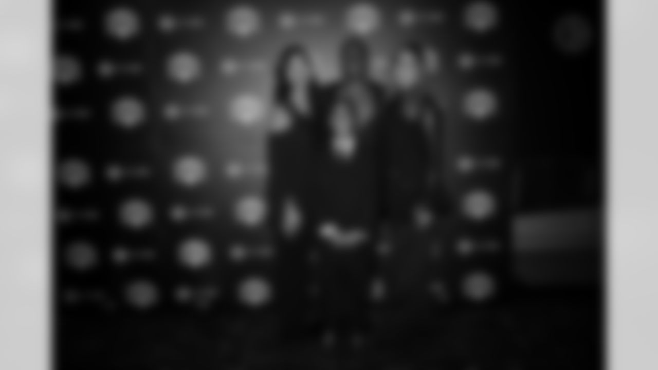 The Pittsburgh Steelers celebrate the 2025 Hall of Honor Class during the Hall of Honor Dinner Ceremony presented by U.S. Steel on Sunday, Dec. 14, 2025 in Pittsburgh, PA. (Alysa Rubin / Pittsburgh Steelers)