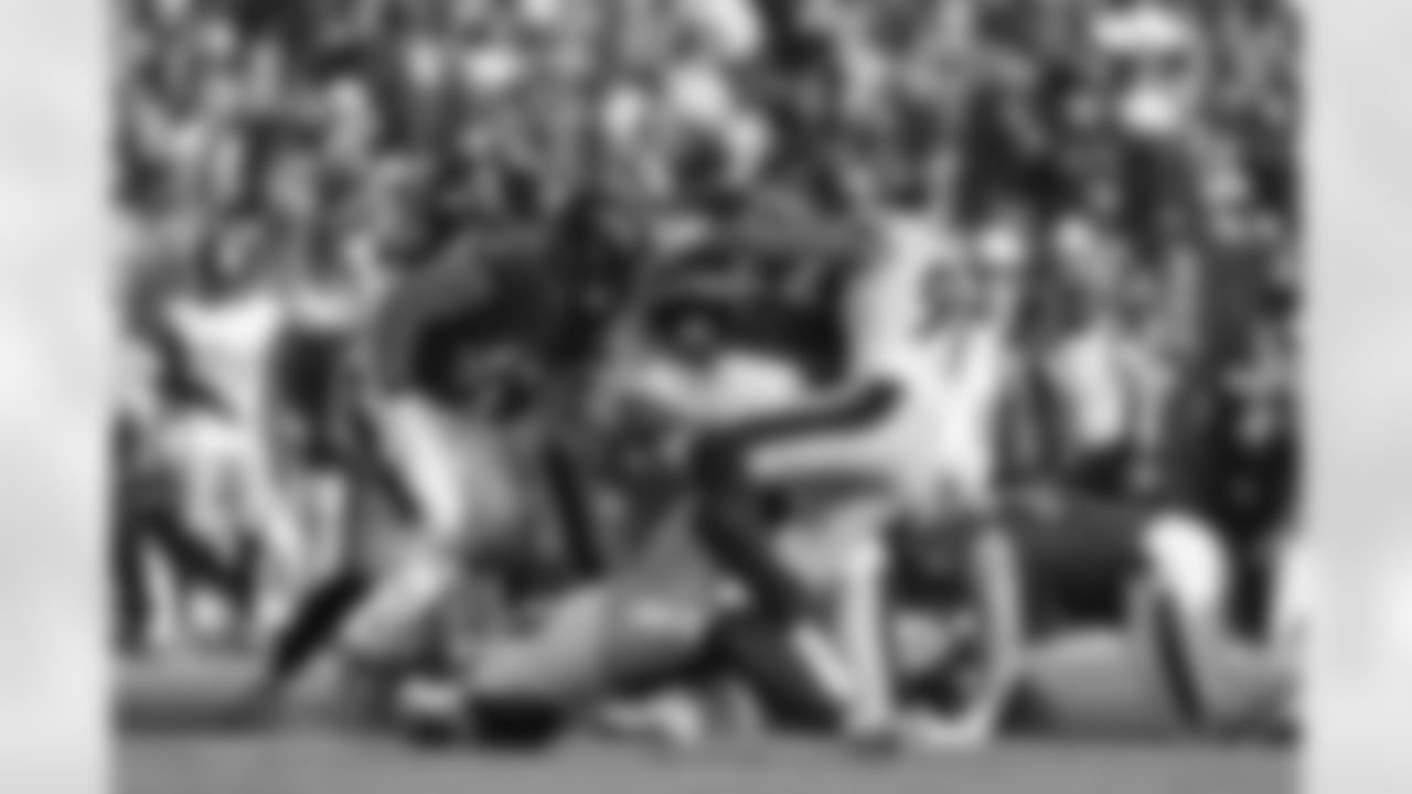 Pittsburgh Steelers linebacker Alex Highsmith (56), Pittsburgh Steelers linebacker T.J. Watt (90) and Pittsburgh Steelers linebacker Patrick Queen (6) during a regular season game between the Pittsburgh Steelers and the Baltimore Ravens, Sunday, Dec. 7, 2025 in Baltimore, MD. (Karl Roser / Pittsburgh Steelers)