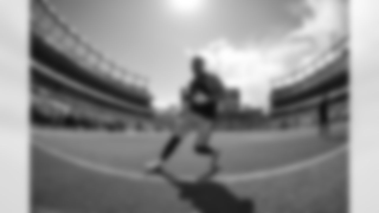 Pittsburgh Steelers linebacker T.J. Watt (90) prior to a regular season game between the Pittsburgh Steelers and the Denver Broncos, Sunday, Sept. 15, 2024 in Denver, CO. (Karl Roser / Pittsburgh Steelers)