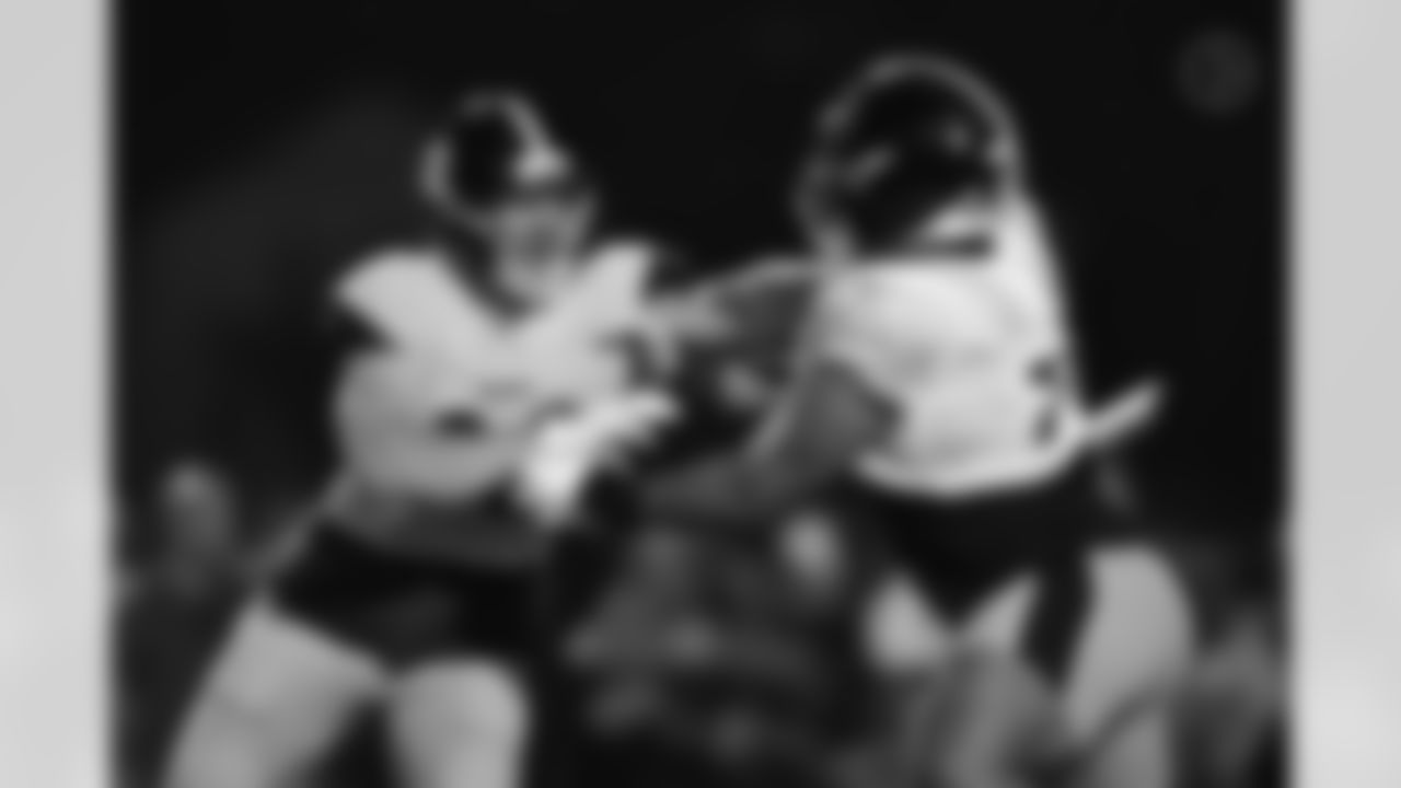 Pittsburgh Steelers linebacker T.J. Watt (90) and Pittsburgh Steelers offensive tackle Troy Fautanu (76) train at Latrobe Memorial Stadium during the 2025 Steelers Training Camp on Friday August 1, 2025 in Latrobe, PA. (Karl Roser / Pittsburgh Steelers)