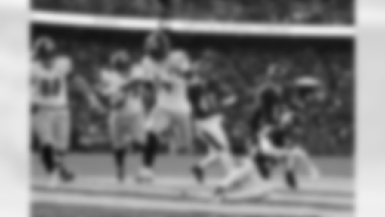 Pittsburgh Steelers running back Kenneth Gainwell (14) during a regular season game between the Pittsburgh Steelers and the Baltimore Ravens, Sunday, Dec. 7, 2025 in Baltimore, MD. (Alysa Rubin / Pittsburgh Steelers)