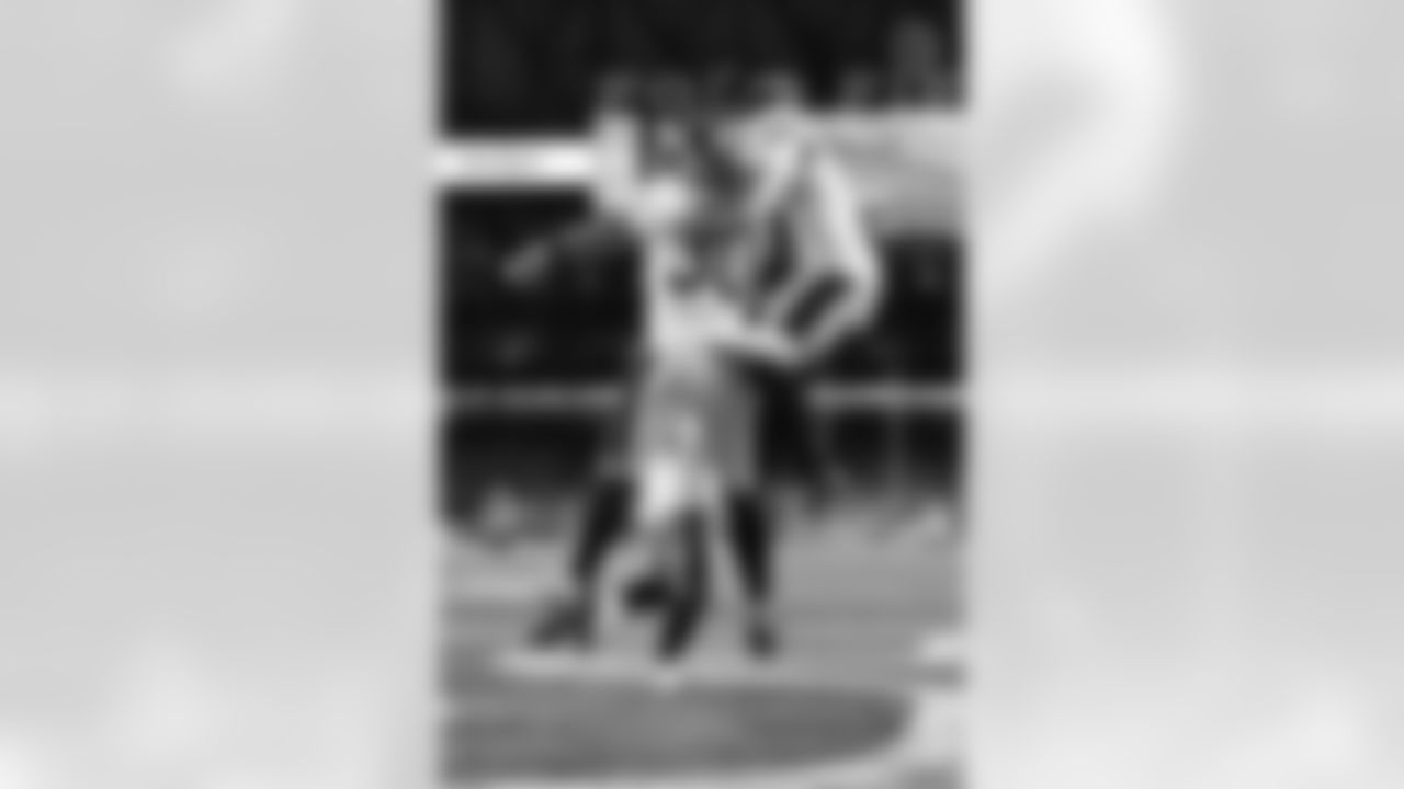 Pittsburgh Steelers running back Jaylen Warren (30) and Pittsburgh Steelers running back Kenneth Gainwell (14) during a regular season game between the Pittsburgh Steelers and the Detroit Lions, Sunday, Dec. 21, 2025 in Detroit, MI. (Alysa Rubin / Pittsburgh Steelers)