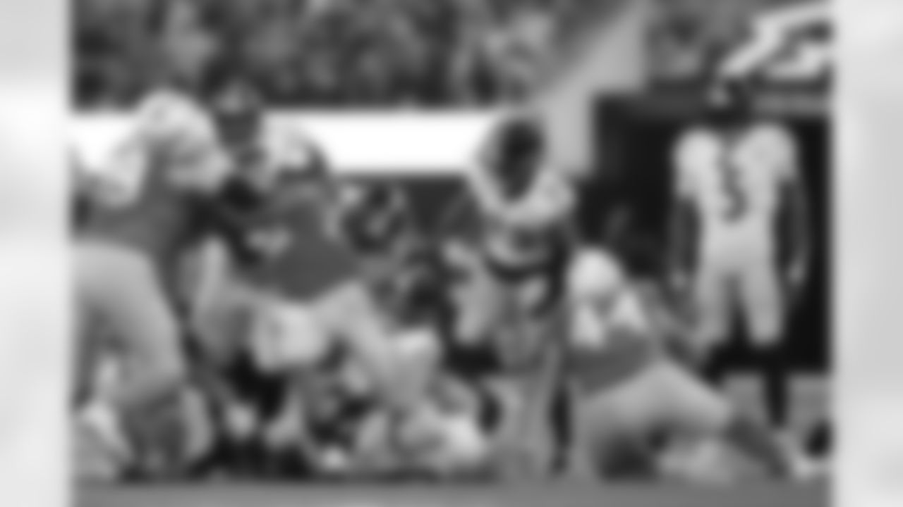 Pittsburgh Steelers safety Juan Thornhill (22) Pittsburgh Steelers defensive end Yahya Black (94) Pittsburgh Steelers linebacker Payton Wilson (41) Pittsburgh Steelers linebacker T.J. Watt (90) Pittsburgh Steelers cornerback Darius Slay (23) Pittsburgh Steelers cornerback Jalen Ramsey (5) during a regular season game between the Pittsburgh Steelers and the Los Angeles Chargers, Sunday, Nov. 9, 2025 in Inglewood, CA. (Alysa Rubin / Pittsburgh Steelers)