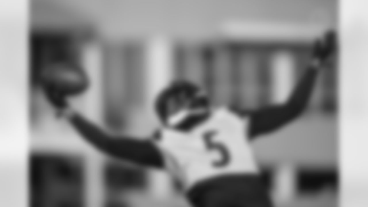 Pittsburgh Steelers cornerback Jalen Ramsey (5) during practice at the UPMC Rooney Sports Complex preparing for a Week 16 matchup against the Detroit Lions, Thursday, Dec. 18, 2025 in Pittsburgh, PA. (Alysa Rubin / Pittsburgh Steelers)