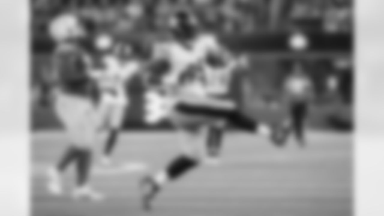 Pittsburgh Steelers defensive tackle Keeanu Benton (95) celebrates a crucial play during a regular season game against the Los Angeles Chargers, Sunday, Nov. 9, 2025 in Inglewood, CA. The Chargers beat the Steelers 25-10. (Nick Smith / Pittsburgh Steelers)