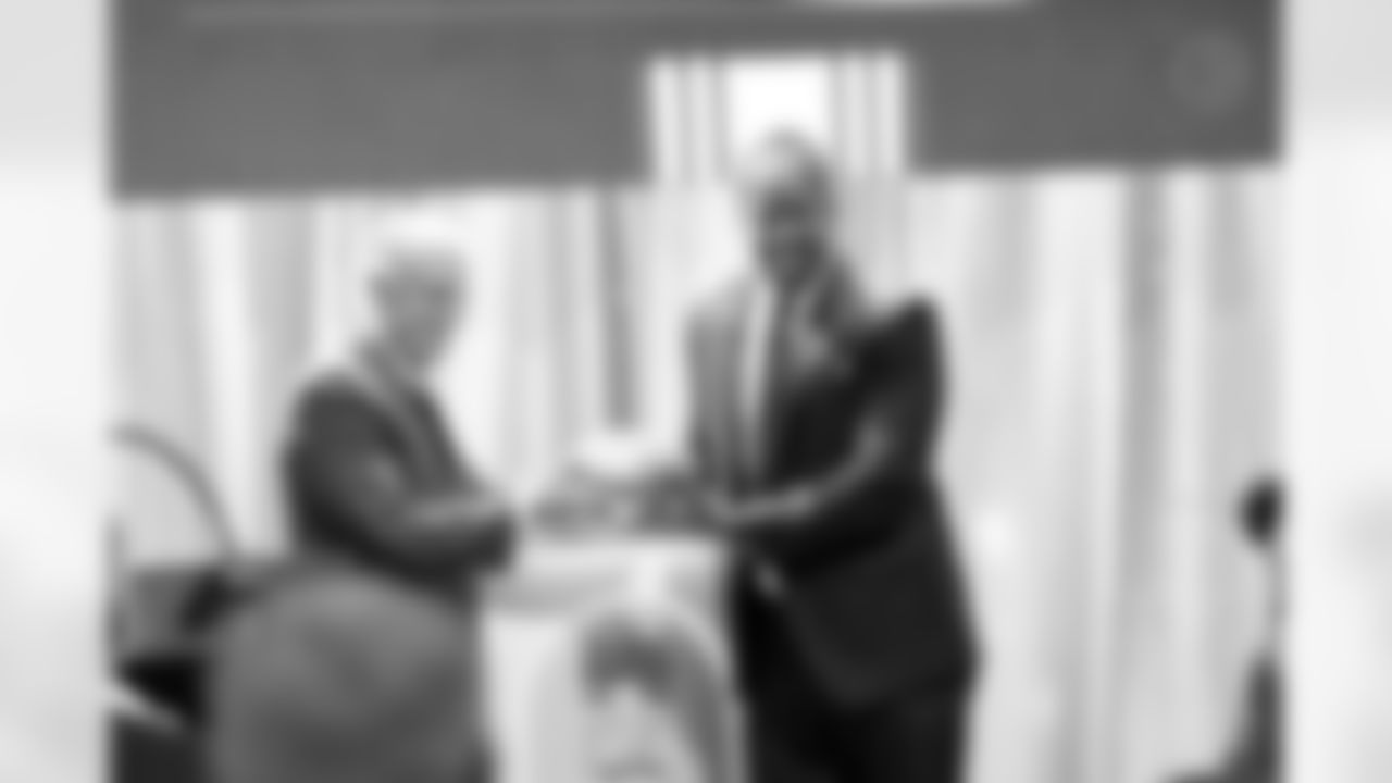 The Pittsburgh Steelers celebrate the 2025 Hall of Honor Class during the Hall of Honor Dinner Ceremony presented by U.S. Steel on Sunday, Dec. 14, 2025 in Pittsburgh, PA. (Alysa Rubin / Pittsburgh Steelers)