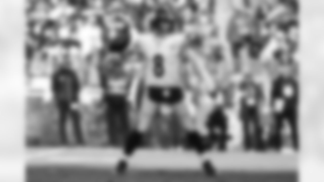 Pittsburgh Steelers quarterback Aaron Rodgers (8) during a regular season game between the Pittsburgh Steelers and the Baltimore Ravens, Sunday, Dec. 7, 2025 in Baltimore, MD. (Jared Wickerham / Pittsburgh Steelers)