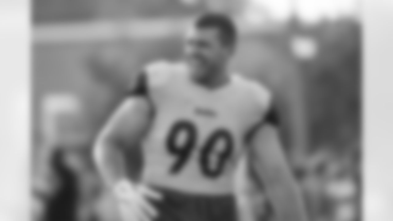 Pittsburgh Steelers linebacker T.J. Watt (90) trains at Latrobe Memorial Stadium during the 2025 Steelers Training Camp on Friday August 1, 2025 in Latrobe, PA. (Taylor Ollason / Pittsburgh Steelers)