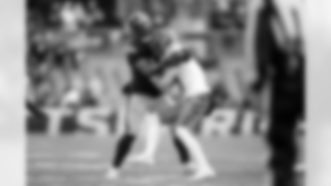 Pittsburgh Steelers running back Kenneth Gainwell (14) during a regular season game between the Pittsburgh Steelers and the Cincinnati Bengals, Sunday, Nov. 16, 2025 in Pittsburgh, PA. The Steelers defeated the Bengals 34-12. (Karl Roser / Pittsburgh Steelers)