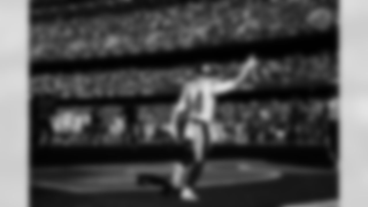 Pittsburgh Steelers running back Kenneth Gainwell (14) during a regular season game between the Pittsburgh Steelers and the Chicago Bears, Sunday, Nov. 23, 2025 in Chicago, IL. (Alysa Rubin / Pittsburgh Steelers)